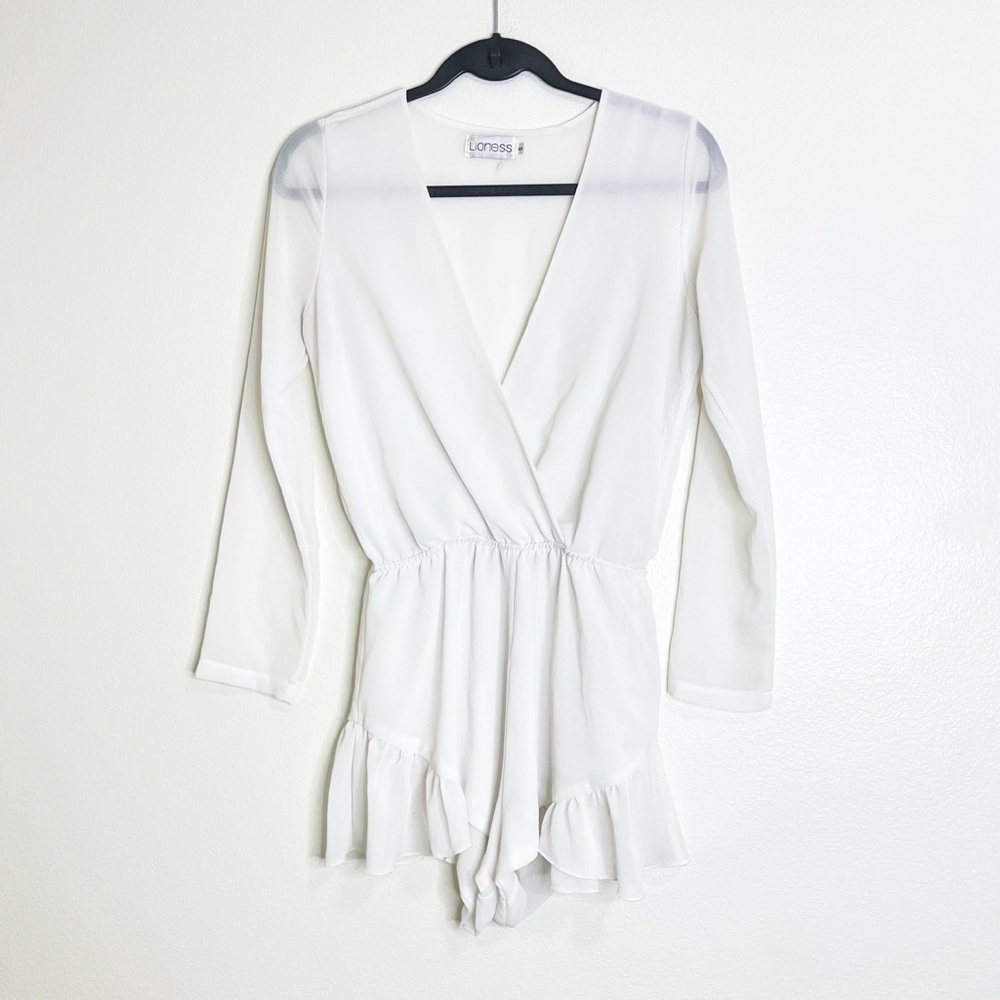 🤍 5/$25 Lioness surplice romper